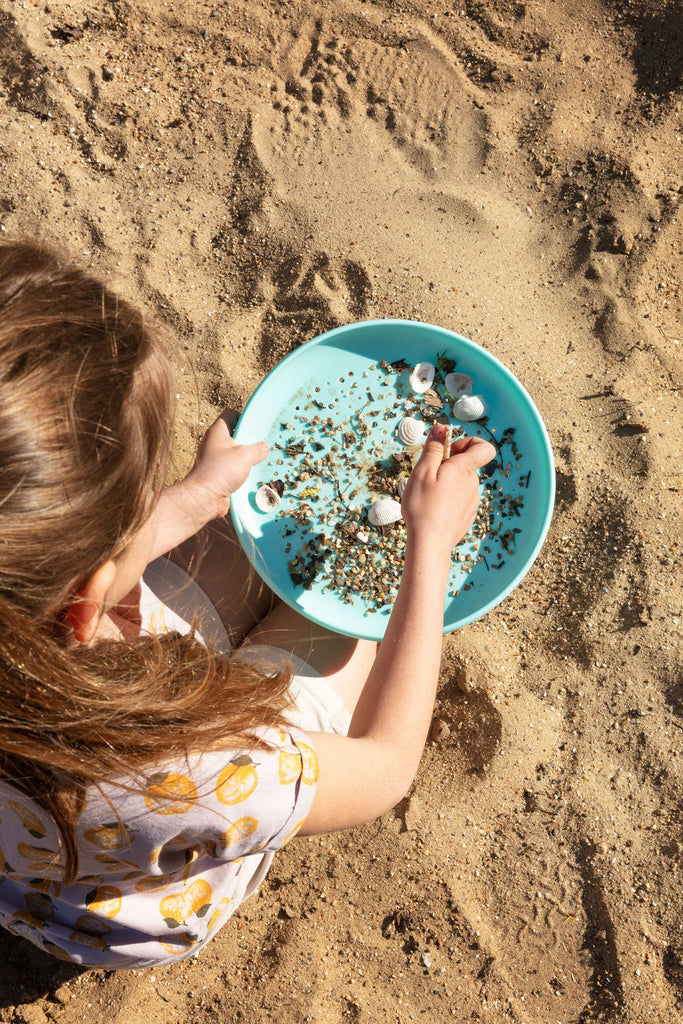 Quut Flying Disc and Sand Sifter. Beach Sand and Pool Toy.