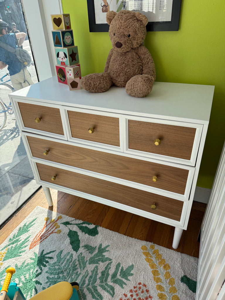 SF Floor Sample Savannah 5-drawer Dresser