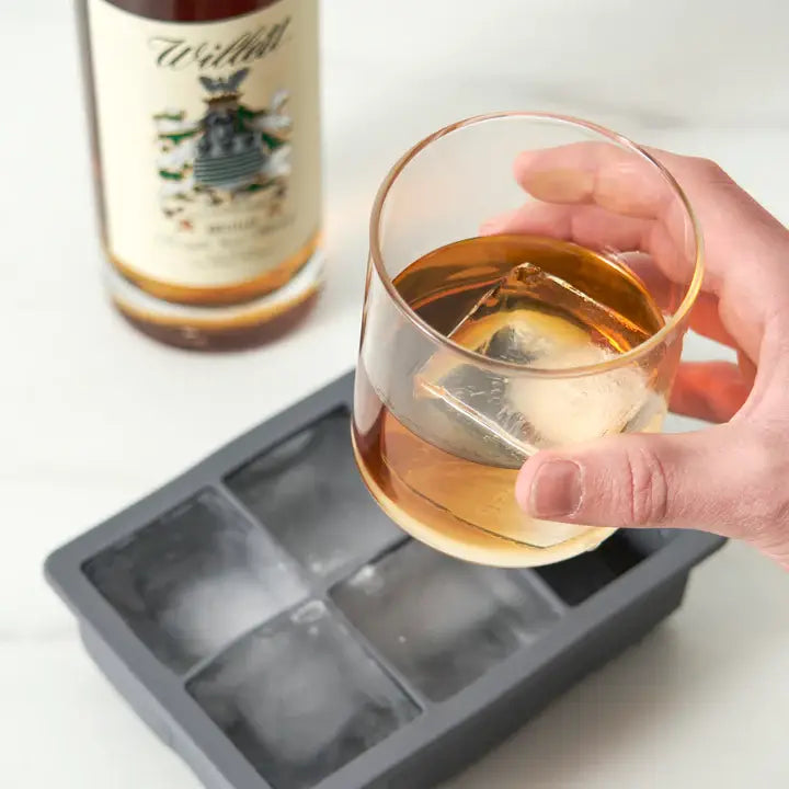 Professional: Whiskey Ice Cube Tray with Lid