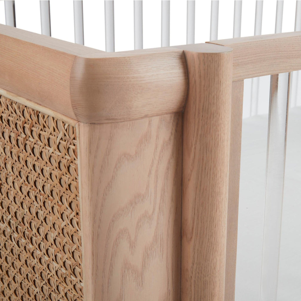 Maxi-Cosi Nursery Brisa 4-in-1 Convertible Crib with Toddler Bed/Daybed Conversion Kit