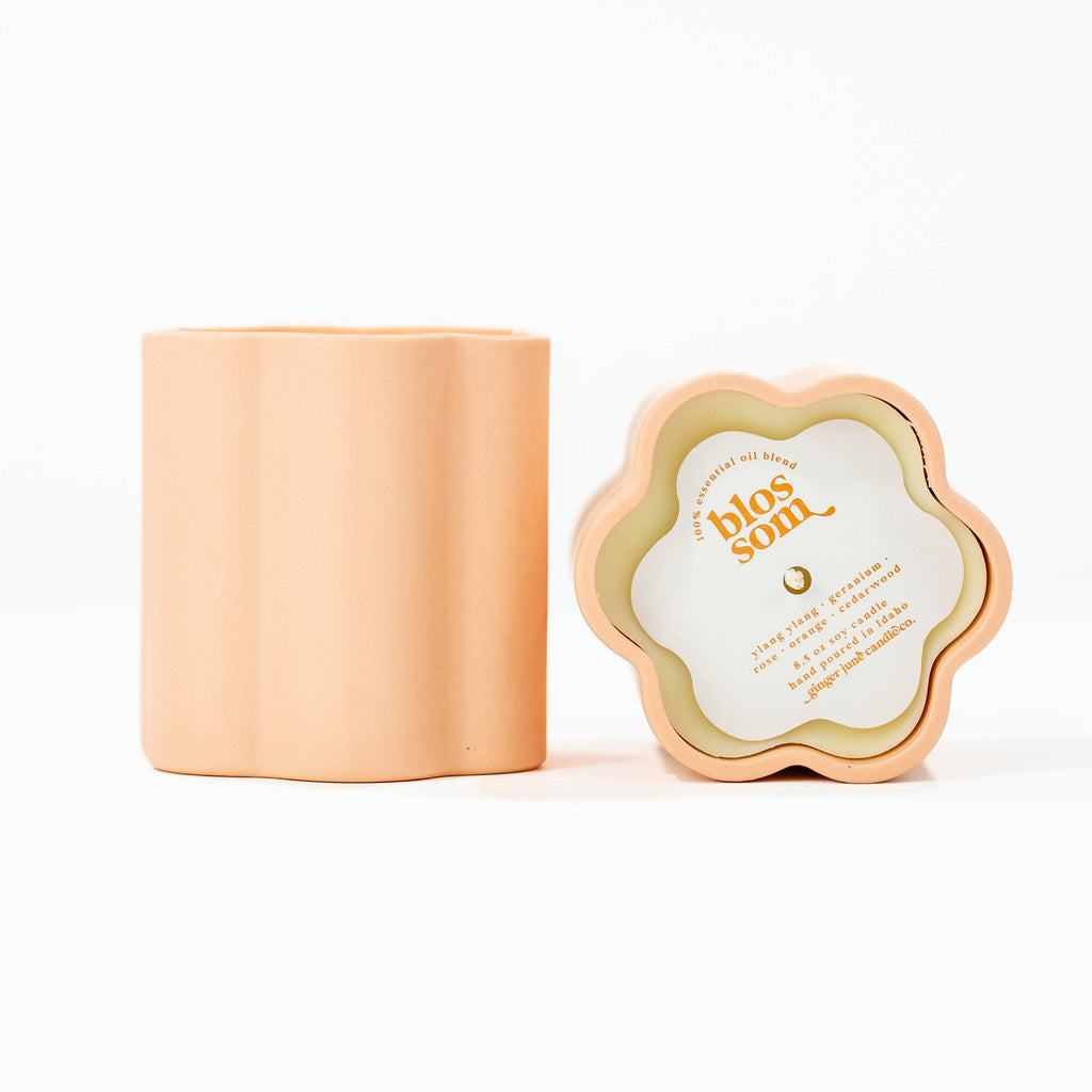 CERAMIC DAISY • 100% essential oil soy candle: Yellow - Joyful Scent