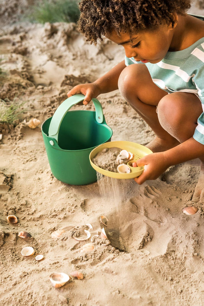 Quut Bucki - Bucket & Sand Sifter. Beach Sand and Pool Toy.: Ocean